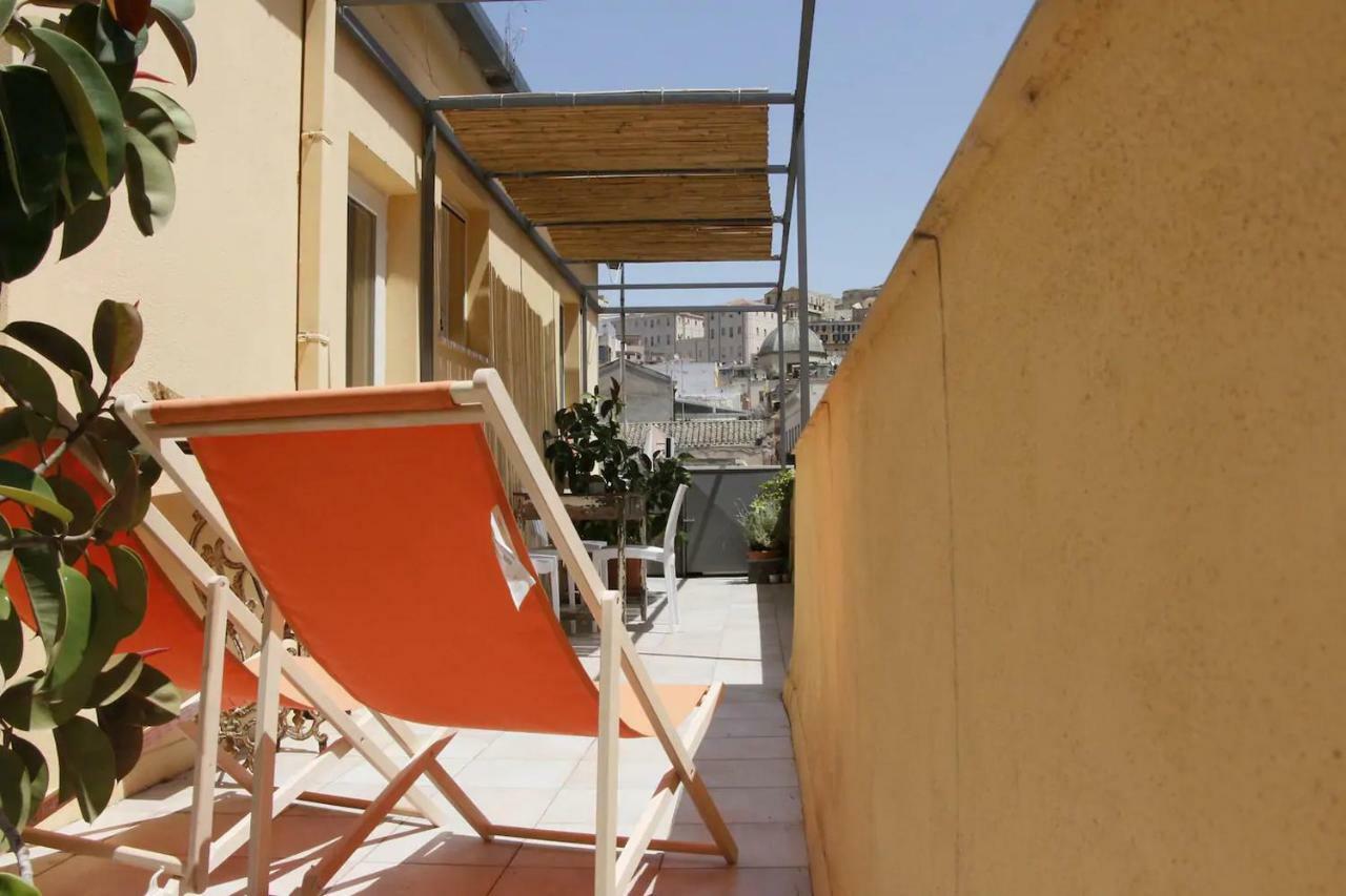 Appartamento Con Terrazza Panoramica In Marina. كالياري المظهر الخارجي الصورة