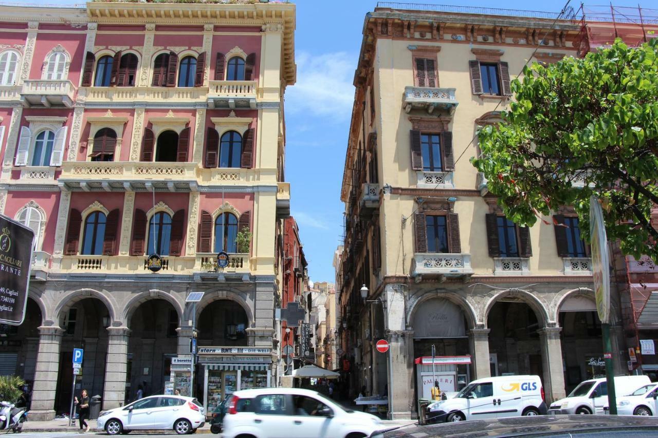 Appartamento Con Terrazza Panoramica In Marina. كالياري المظهر الخارجي الصورة
